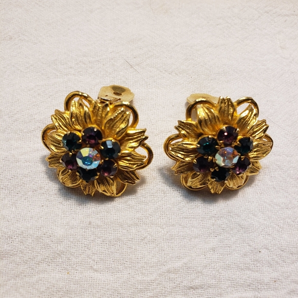Stunning Vintage Napier Goldtone Clip on Floral Earrings with Rhinestones - Picture 1 of 6